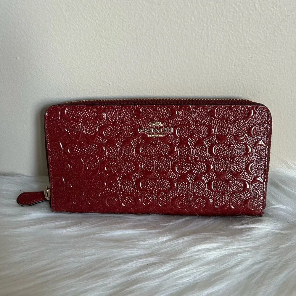 Coach Signature Debossed‎ Cherry Patent Leather Accordion Zip Wallet Excellent